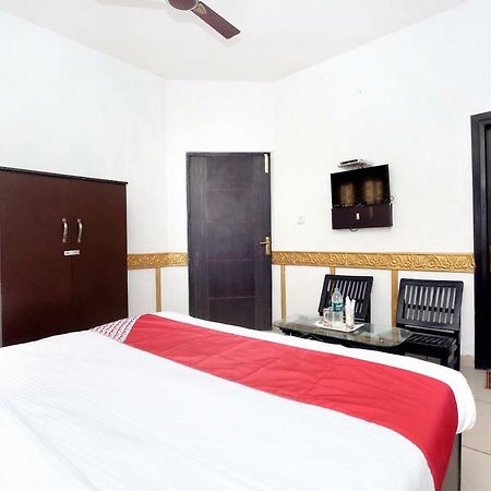 Oyo 5884 Amante Hotel Chandīgarh Екстериор снимка