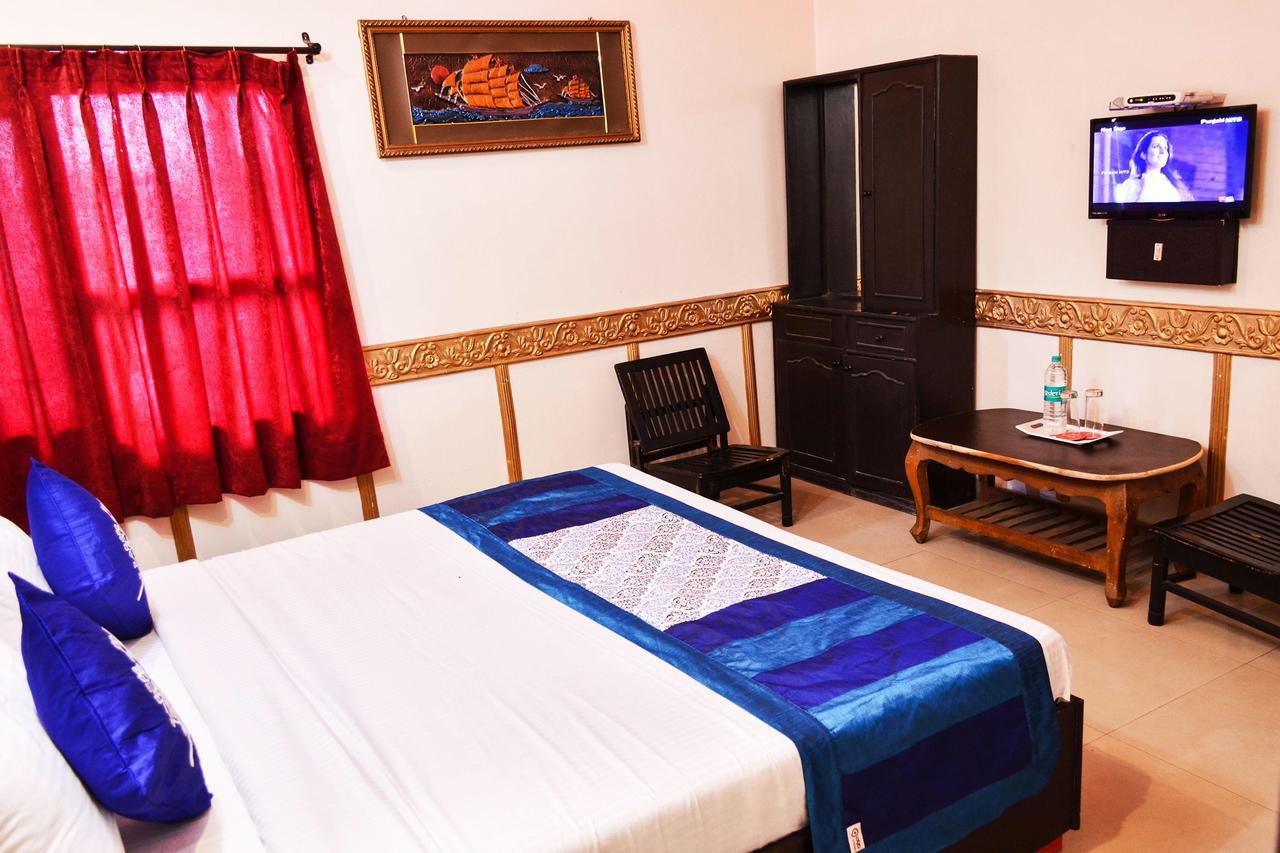 Oyo 5884 Amante Hotel Chandīgarh Екстериор снимка