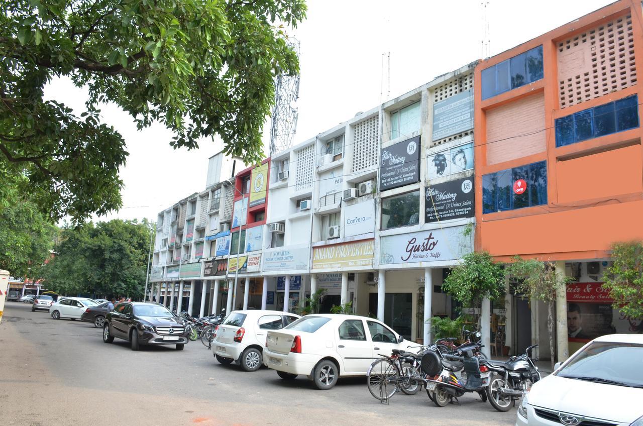 Oyo 5884 Amante Hotel Chandīgarh Екстериор снимка