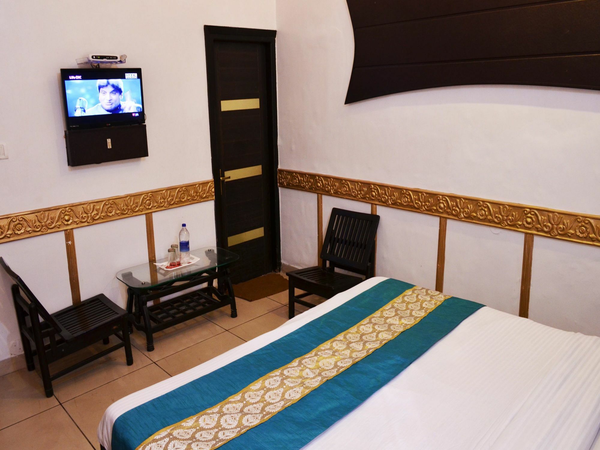 Oyo 5884 Amante Hotel Chandīgarh Екстериор снимка