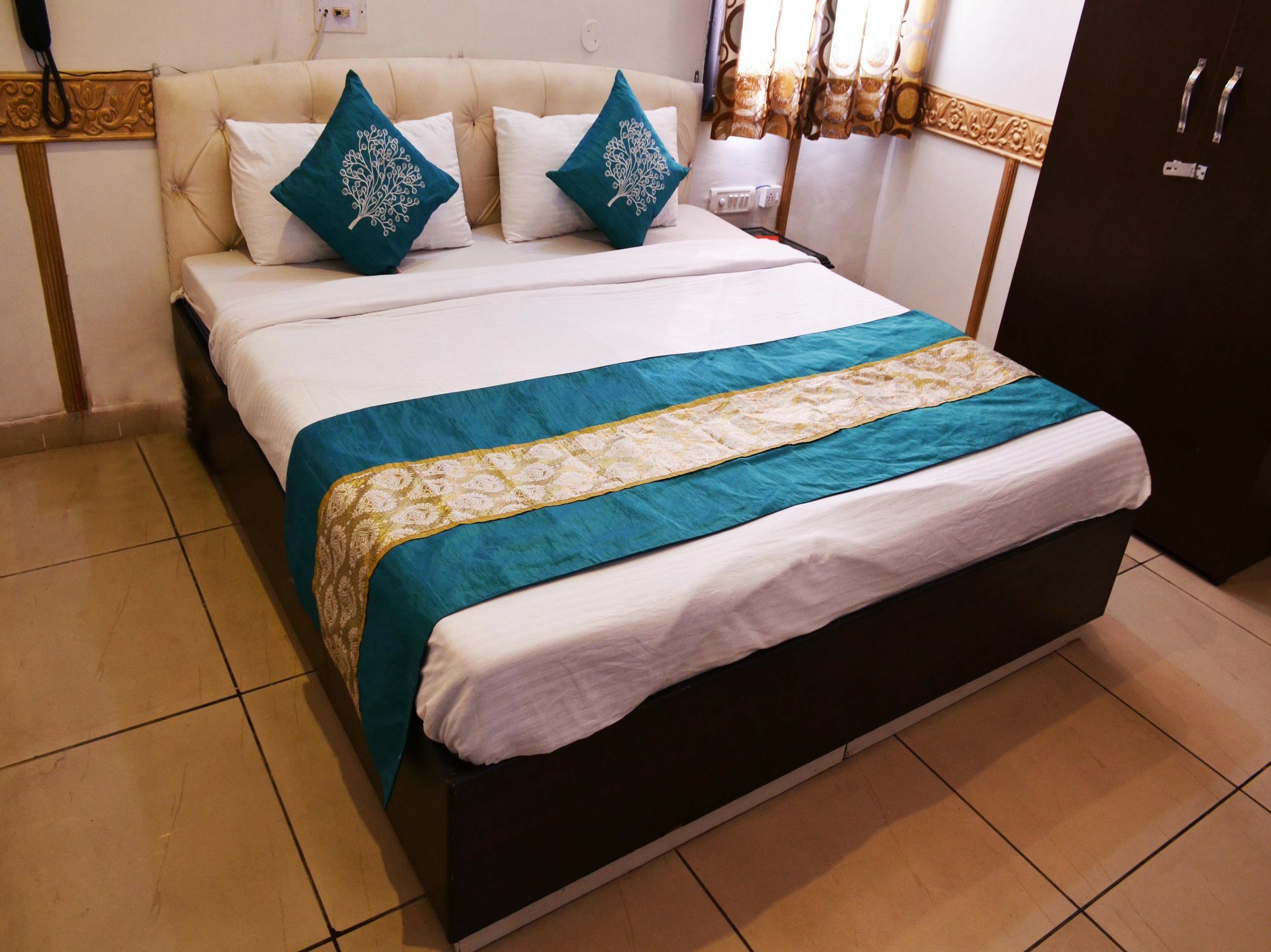 Oyo 5884 Amante Hotel Chandīgarh Екстериор снимка