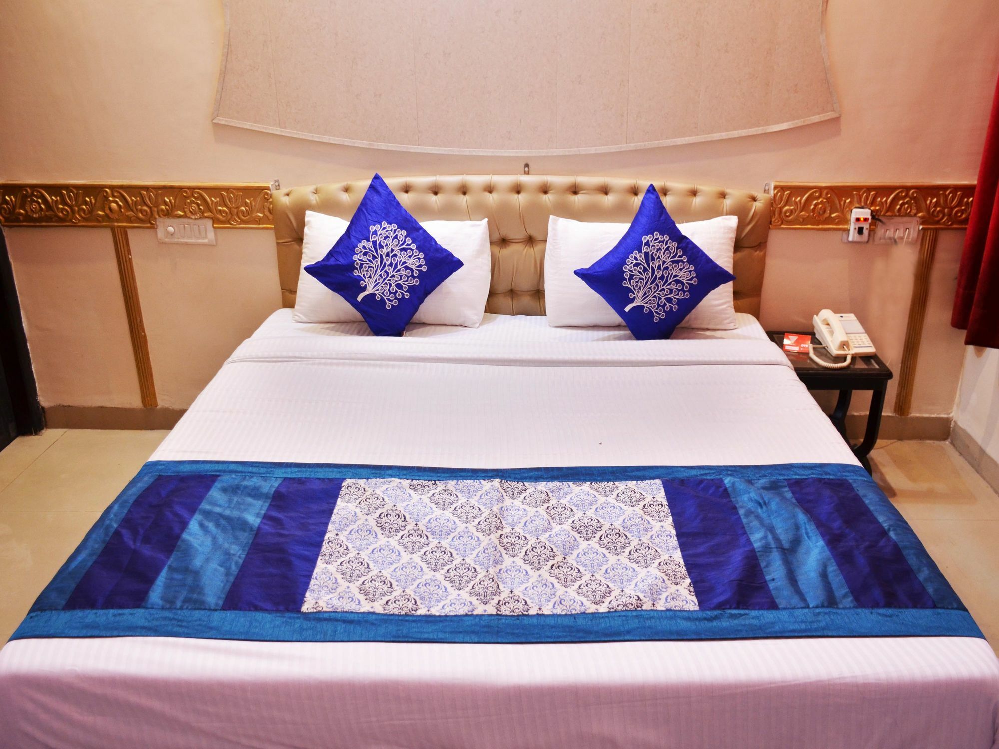 Oyo 5884 Amante Hotel Chandīgarh Екстериор снимка