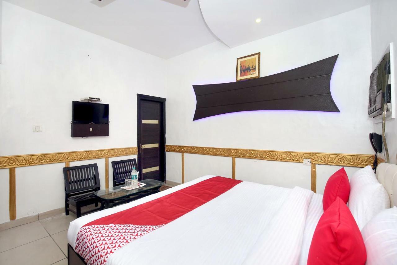 Oyo 5884 Amante Hotel Chandīgarh Екстериор снимка