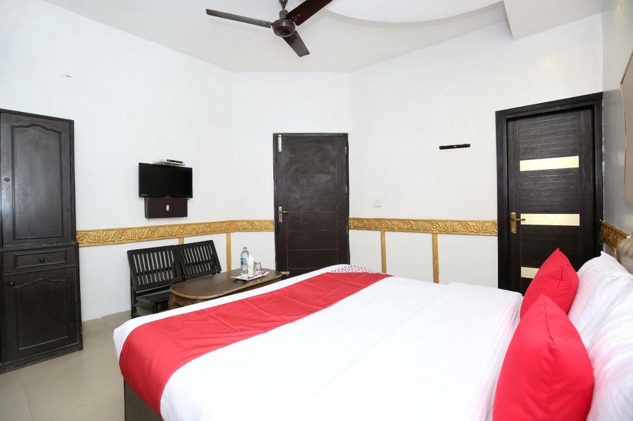 Oyo 5884 Amante Hotel Chandīgarh Екстериор снимка